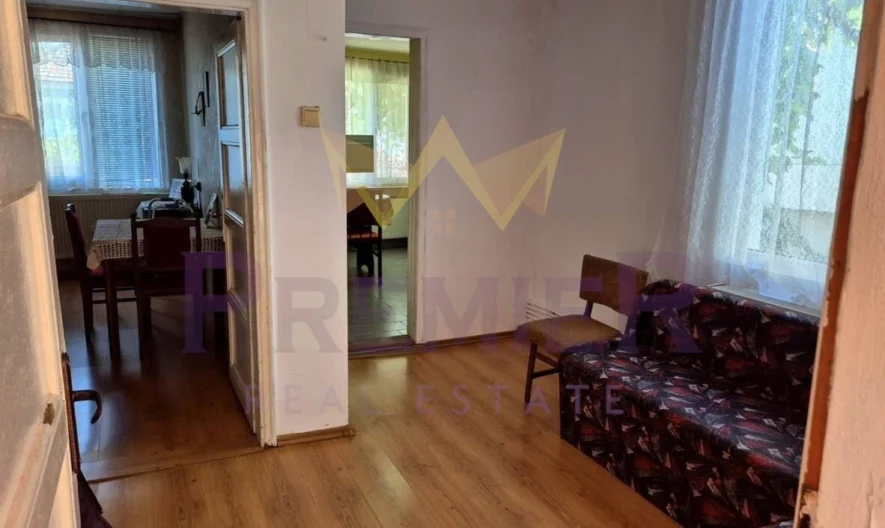 Къща с допълнителна постройка , гараж и двор в сърцето на гр. Камено -  - снимка 5 - Имоти Премиер