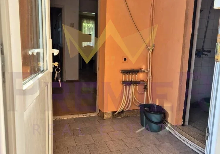 Къща с допълнителна постройка , гараж и двор в сърцето на гр. Камено -  - снимка 6 - Имоти Премиер