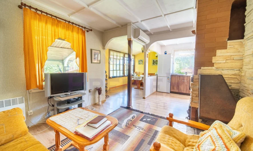 🌿 КЪЩА С ДУША В С. ДОЛИЩЕ | 1300 кв.м ДВОР | 210 кв.м РЗП -  - снимка 1 - Имоти Премиер