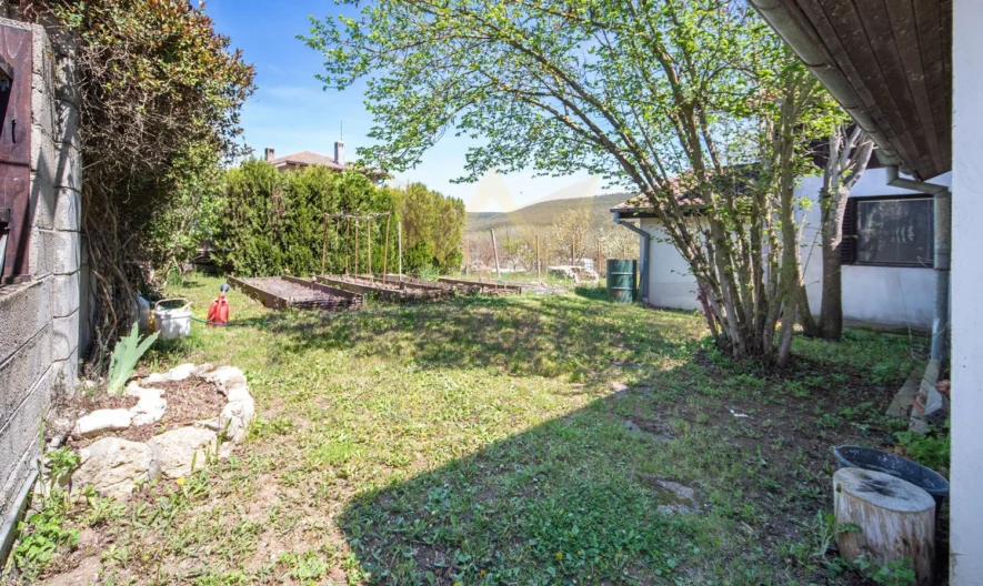 🌿 КЪЩА С ДУША В С. ДОЛИЩЕ | 1300 кв.м ДВОР | 210 кв.м РЗП -  - снимка 25 - Имоти Премиер