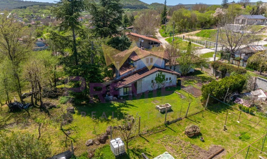 🌿 КЪЩА С ДУША В С. ДОЛИЩЕ | 1300 кв.м ДВОР | 210 кв.м РЗП -  - снимка 29 - Имоти Премиер