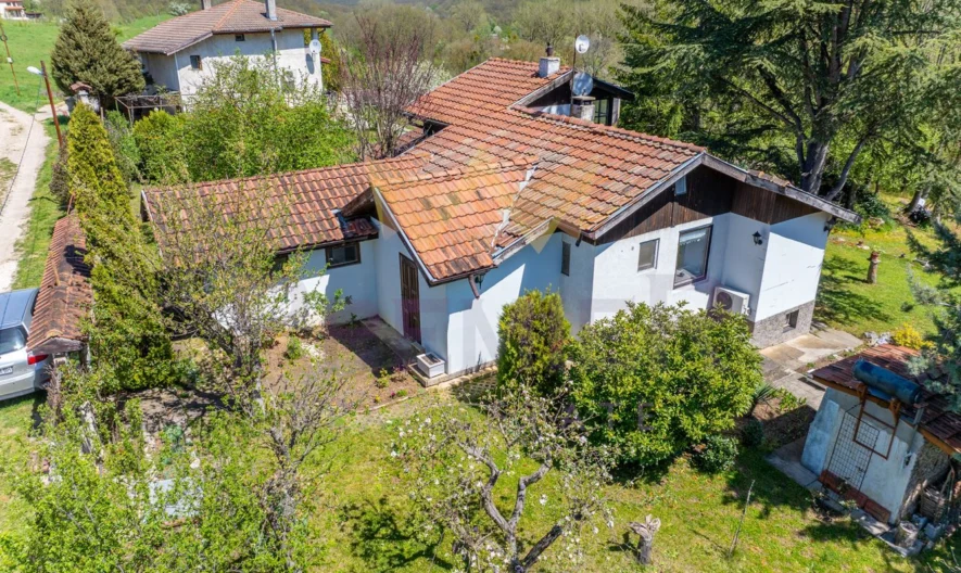 🌿 КЪЩА С ДУША В С. ДОЛИЩЕ | 1300 кв.м ДВОР | 210 кв.м РЗП -  - снимка 30 - Имоти Премиер