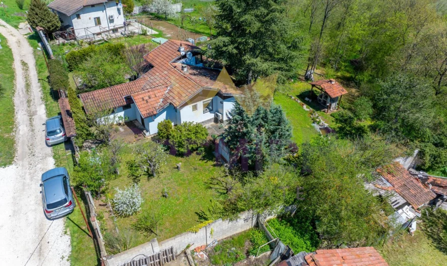 🌿 КЪЩА С ДУША В С. ДОЛИЩЕ | 1300 кв.м ДВОР | 210 кв.м РЗП -  - снимка 34 - Имоти Премиер