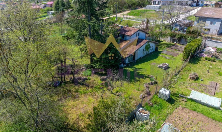 🌿 КЪЩА С ДУША В С. ДОЛИЩЕ | 1300 кв.м ДВОР | 210 кв.м РЗП -  - снимка 35 - Имоти Премиер