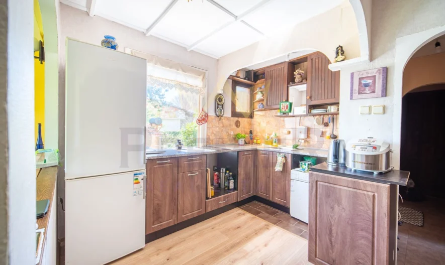 🌿 КЪЩА С ДУША В С. ДОЛИЩЕ | 1300 кв.м ДВОР | 210 кв.м РЗП -  - снимка 5 - Имоти Премиер