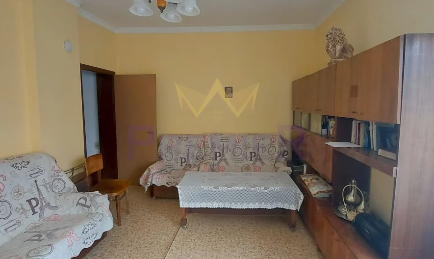 КЪЩА С ДВА ЕТАЖА, ГАРАЖ И САМОСТОЯТЕЛНО СТУДИО В АЙТОС -  - снимка 11 - Имоти Премиер