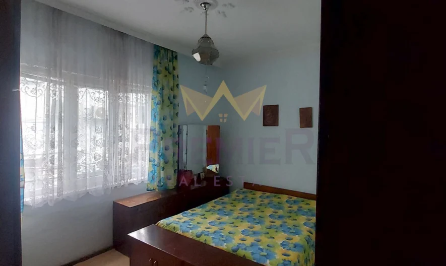 КЪЩА С ДВА ЕТАЖА, ГАРАЖ И САМОСТОЯТЕЛНО СТУДИО В АЙТОС -  - снимка 12 - Имоти Премиер