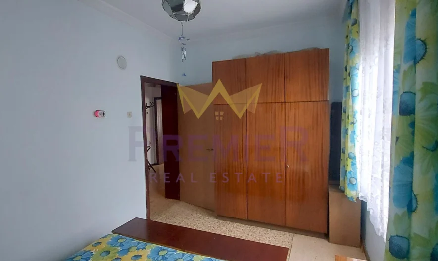 КЪЩА С ДВА ЕТАЖА, ГАРАЖ И САМОСТОЯТЕЛНО СТУДИО В АЙТОС -  - снимка 13 - Имоти Премиер