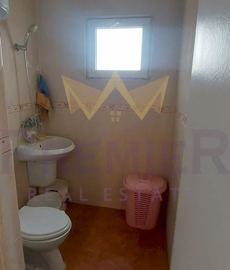 КЪЩА С ДВА ЕТАЖА, ГАРАЖ И САМОСТОЯТЕЛНО СТУДИО В АЙТОС -  - снимка 15 - Имоти Премиер