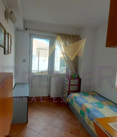 КЪЩА С ДВА ЕТАЖА, ГАРАЖ И САМОСТОЯТЕЛНО СТУДИО В АЙТОС -  - снимка 17 - Имоти Премиер