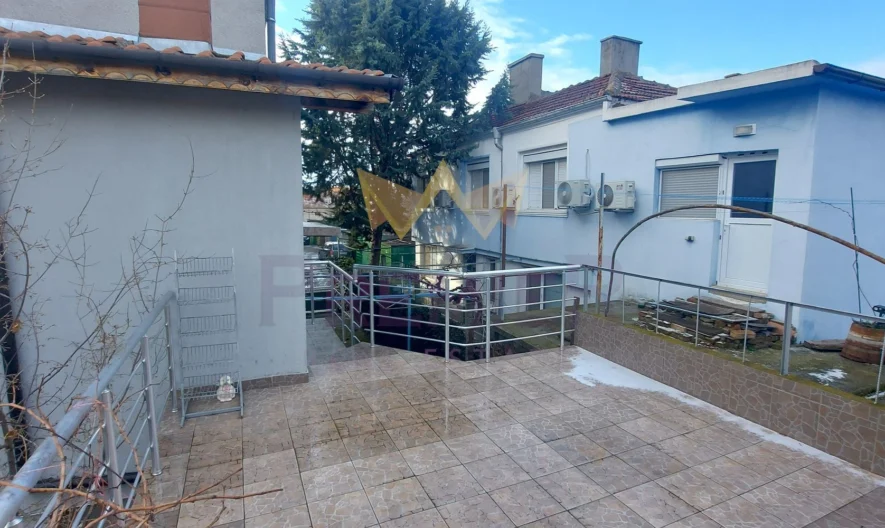 КЪЩА С ДВА ЕТАЖА, ГАРАЖ И САМОСТОЯТЕЛНО СТУДИО В АЙТОС -  - снимка 20 - Имоти Премиер