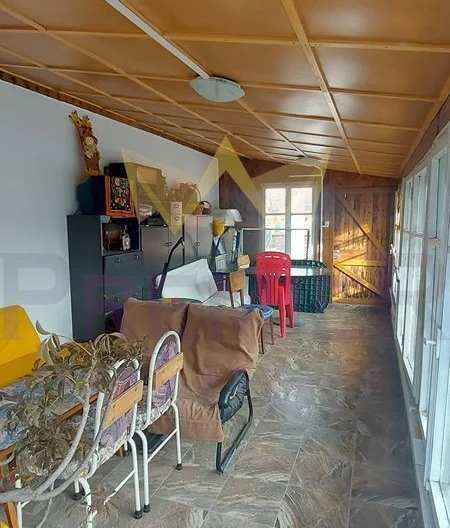 КЪЩА С ДВА ЕТАЖА, ГАРАЖ И САМОСТОЯТЕЛНО СТУДИО В АЙТОС -  - снимка 21 - Имоти Премиер