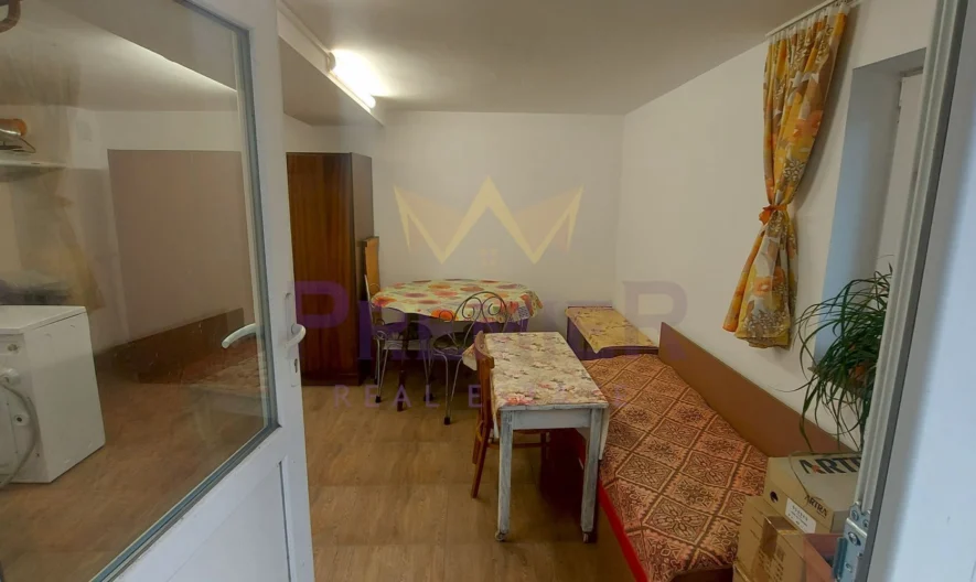 КЪЩА С ДВА ЕТАЖА, ГАРАЖ И САМОСТОЯТЕЛНО СТУДИО В АЙТОС -  - снимка 27 - Имоти Премиер