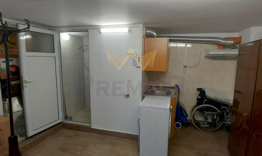 КЪЩА С ДВА ЕТАЖА, ГАРАЖ И САМОСТОЯТЕЛНО СТУДИО В АЙТОС -  - снимка 28 - Имоти Премиер