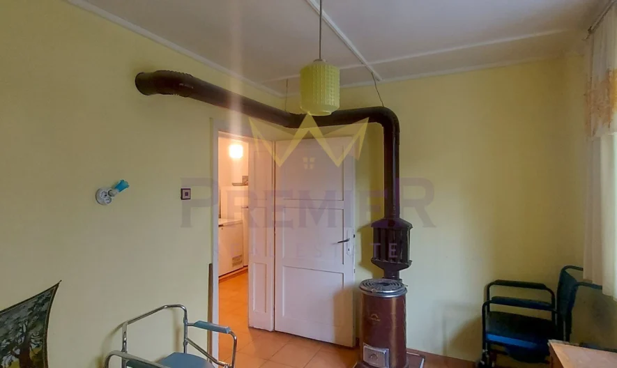 КЪЩА С ДВА ЕТАЖА, ГАРАЖ И САМОСТОЯТЕЛНО СТУДИО В АЙТОС -  - снимка 6 - Имоти Премиер