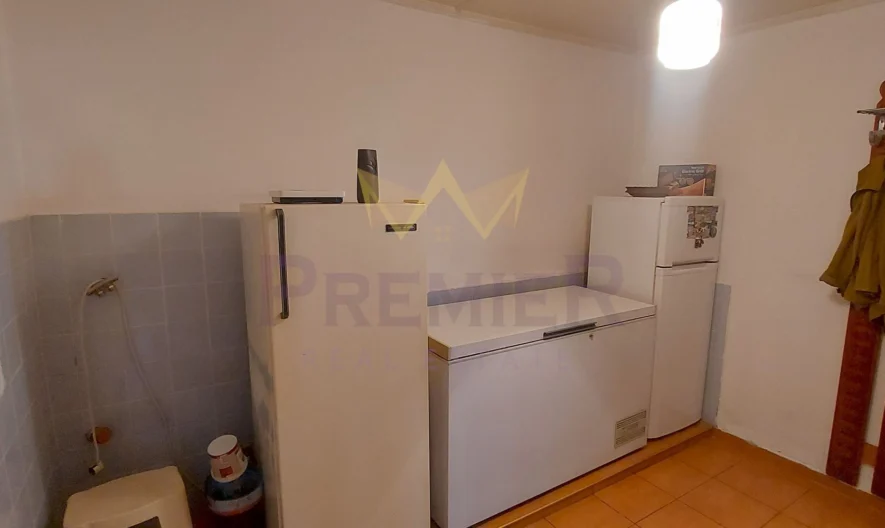 КЪЩА С ДВА ЕТАЖА, ГАРАЖ И САМОСТОЯТЕЛНО СТУДИО В АЙТОС -  - снимка 7 - Имоти Премиер