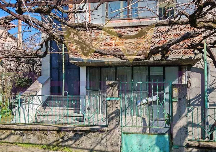 Къща с двор и чист въздух-само на минути от града -  - снимка 1 - Имоти Премиер