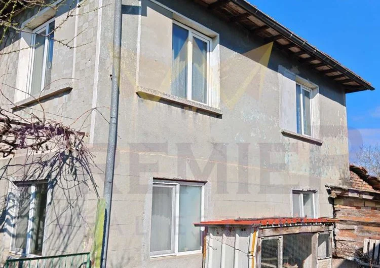 Къща с двор и чист въздух-само на минути от града -  - снимка 2 - Имоти Премиер