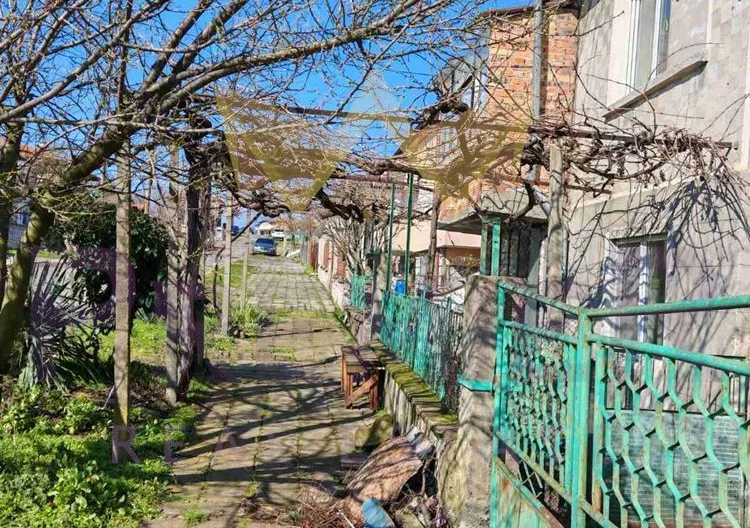 Къща с двор и чист въздух-само на минути от града -  - снимка 3 - Имоти Премиер