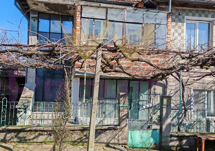 Къща с двор и чист въздух-само на минути от града -  - снимка 5 - Имоти Премиер