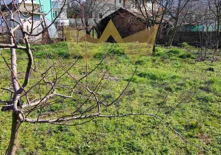 Къща с двор и чист въздух-само на минути от града -  - снимка 7 - Имоти Премиер