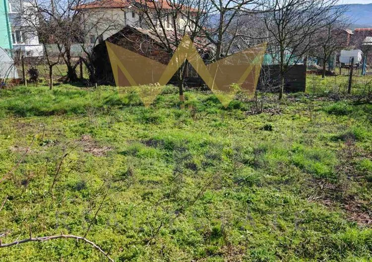 Къща с двор и чист въздух-само на минути от града -  - снимка 9 - Имоти Премиер