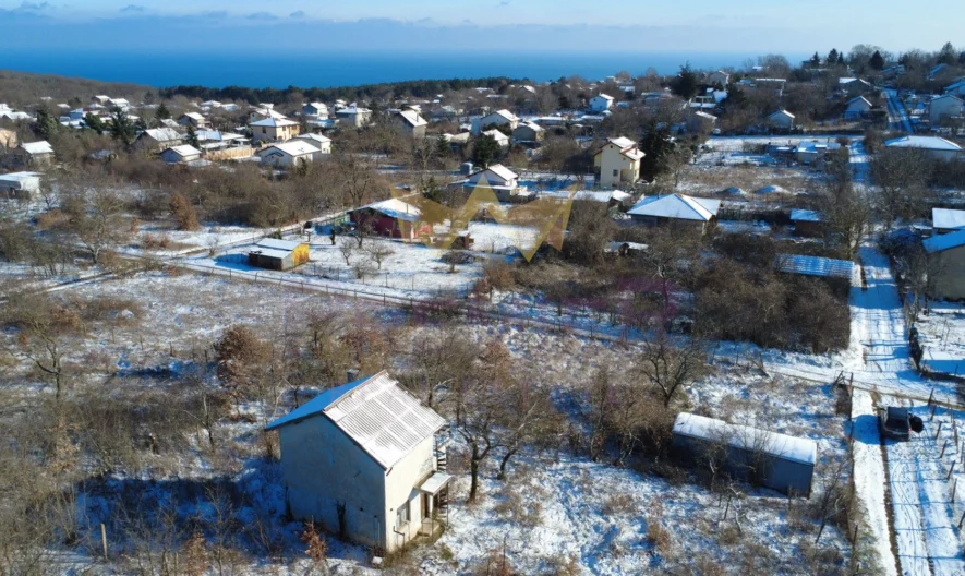 Къща с двор в м-т Перчемлията, гр. Варна. -  - снимка 3 - Имоти Премиер