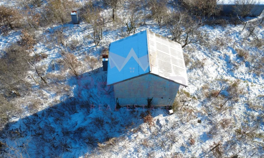 Къща с двор в м-т Перчемлията, гр. Варна. - - снимка 5 - Имоти Премиер