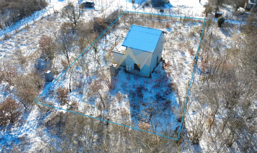 Къща с двор в м-т Перчемлията, гр. Варна. -  - снимка 5 - Имоти Премиер