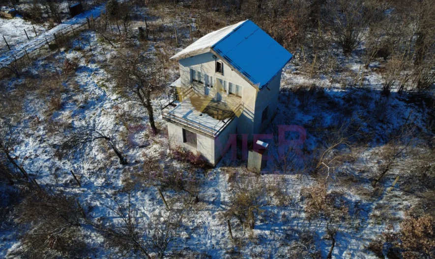 Къща с двор в м-т Перчемлията, гр. Варна. -  - снимка 6 - Имоти Премиер