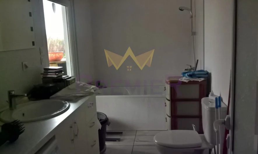 Къща с двор в с.Хаджи Димитър, обл.Добрич - - снимка 10 - Имоти Премиер