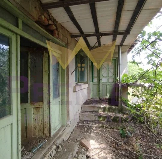 къща с голям двор и отлична локация в с. Искър, общ. Вълчи дол, обл. Варна -  - снимка 10 - Имоти Премиер