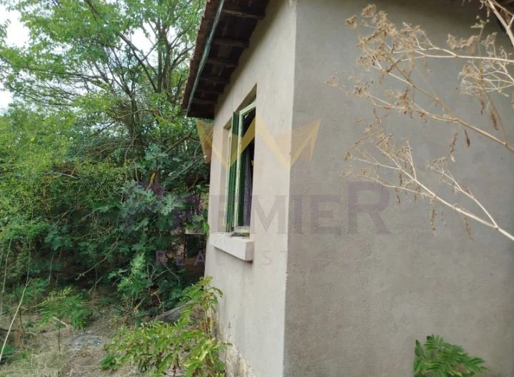 къща с голям двор и отлична локация в с. Искър, общ. Вълчи дол, обл. Варна -  - снимка 11 - Имоти Премиер