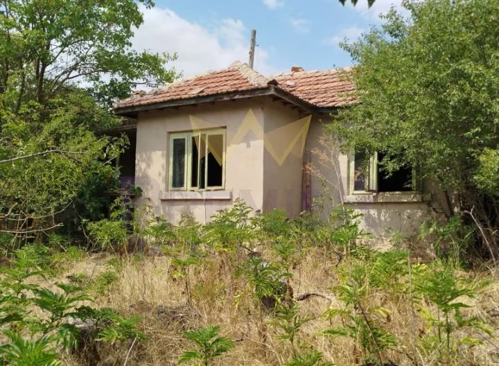 къща с голям двор и отлична локация в с. Искър, общ. Вълчи дол, обл. Варна -  - снимка 12 - Имоти Премиер