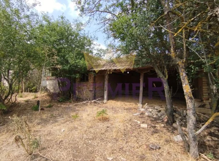 къща с голям двор и отлична локация в с. Искър, общ. Вълчи дол, обл. Варна -  - снимка 13 - Имоти Премиер