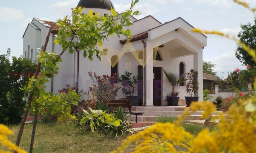 къща с голям двор и отлична локация в с. Искър, общ. Вълчи дол, обл. Варна -  - снимка 2 - Имоти Премиер