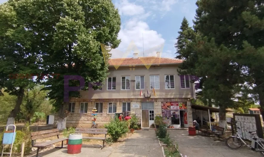 къща с голям двор и отлична локация в с. Искър, общ. Вълчи дол, обл. Варна -  - снимка 3 - Имоти Премиер