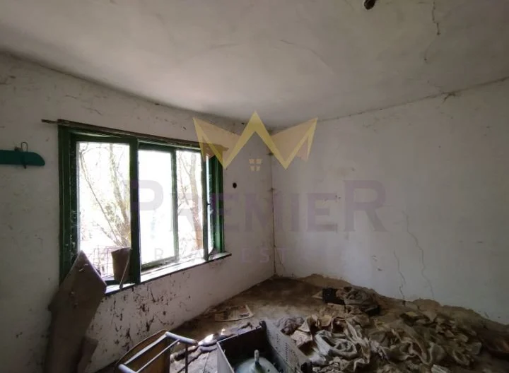 къща с голям двор и отлична локация в с. Искър, общ. Вълчи дол, обл. Варна -  - снимка 4 - Имоти Премиер