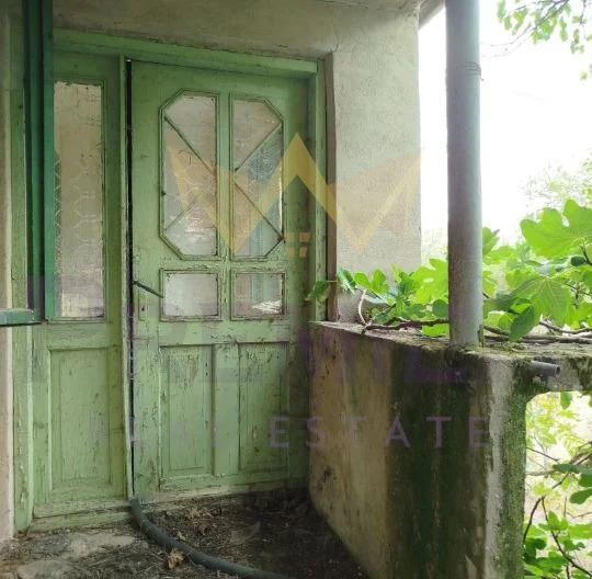 къща с голям двор и отлична локация в с. Искър, общ. Вълчи дол, обл. Варна -  - снимка 6 - Имоти Премиер