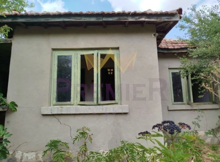 къща с голям двор и отлична локация в с. Искър, общ. Вълчи дол, обл. Варна -  - снимка 7 - Имоти Премиер