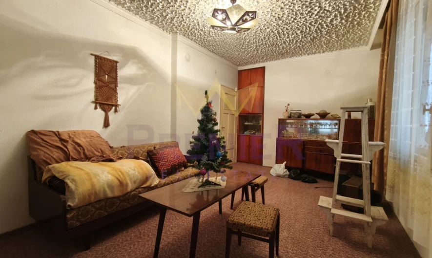 🏡 КЪЩА С ГОЛЯМ ДВОР И СТОПАНСКИ ПОСТРОЙКИ | гр. Смядово | на 20 км от Шумен -  - снимка 11 - Имоти Премиер