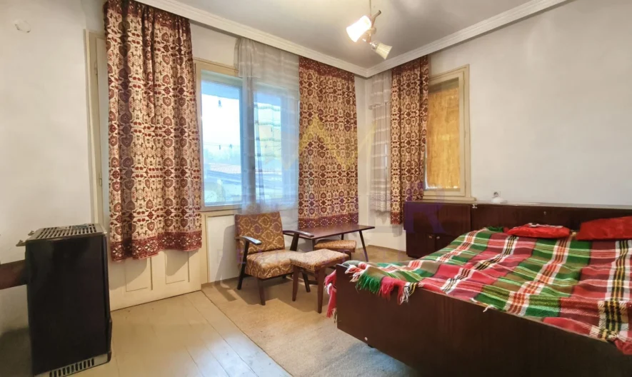 🏡 КЪЩА С ГОЛЯМ ДВОР И СТОПАНСКИ ПОСТРОЙКИ | гр. Смядово | на 20 км от Шумен -  - снимка 12 - Имоти Премиер