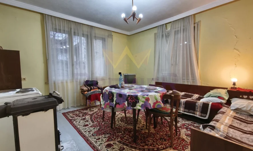 🏡 КЪЩА С ГОЛЯМ ДВОР И СТОПАНСКИ ПОСТРОЙКИ | гр. Смядово | на 20 км от Шумен -  - снимка 7 - Имоти Премиер