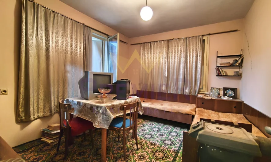 🏡 КЪЩА С ГОЛЯМ ДВОР И СТОПАНСКИ ПОСТРОЙКИ | гр. Смядово | на 20 км от Шумен -  - снимка 9 - Имоти Премиер