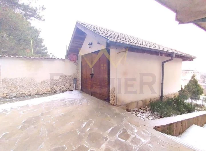 Къща с морска панорама в кв. Виница - - снимка 16 - Имоти Премиер