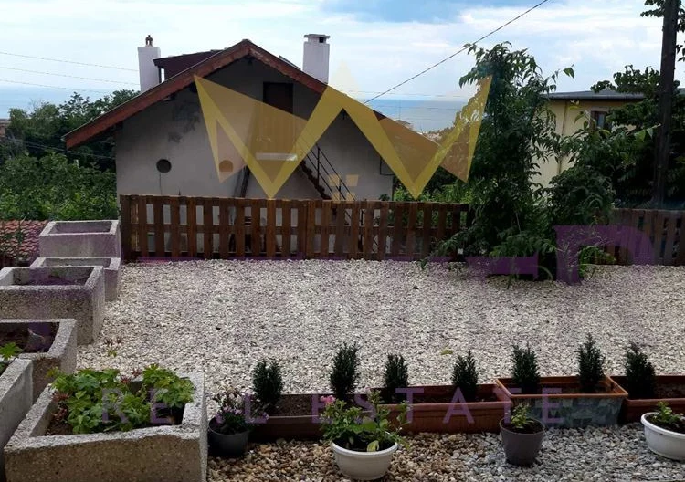 Къща с нескриваема морска панорама, с просторен двор и изключителна локация на в.з. Белите Скали в гр. Балчик, обл. Добрич -  - снимка 16 - Имоти Премиер