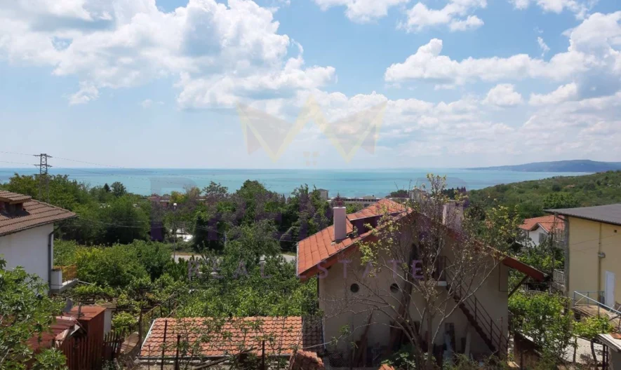 Къща с нескриваема морска панорама, с просторен двор и изключителна локация на в.з. Белите Скали в гр. Балчик, обл. Добрич -  - снимка 2 - Имоти Премиер