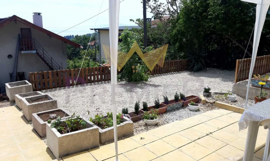 Къща с нескриваема морска панорама, с просторен двор и изключителна локация на в.з. Белите Скали в гр. Балчик, обл. Добрич -  - снимка 20 - Имоти Премиер