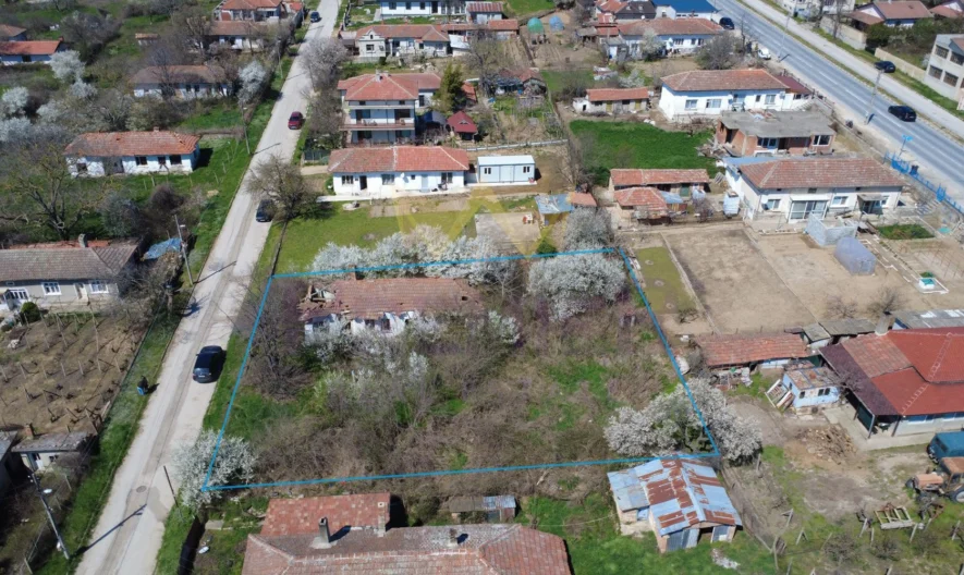 къща с просторен двор и отлична локация в гр. Бяла, област Варна -  - снимка 2 - Имоти Премиер