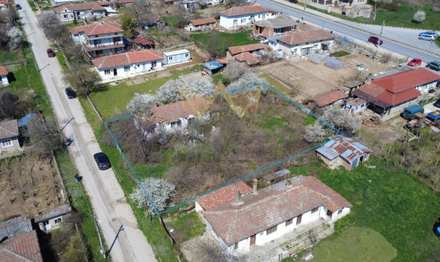 къща с просторен двор и отлична локация в гр. Бяла, област Варна -  - снимка 3 - Имоти Премиер